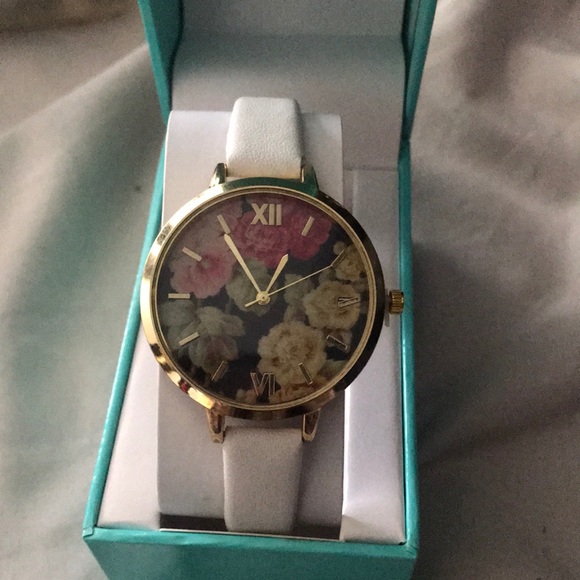 Geneva Accessories - BOGO 50%Off NWT Large Face Easy Read